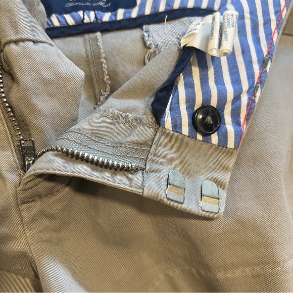 Grey Short Shorts - American Eagle (Size 2 shorts) 🐭 - Picture 14 of 14